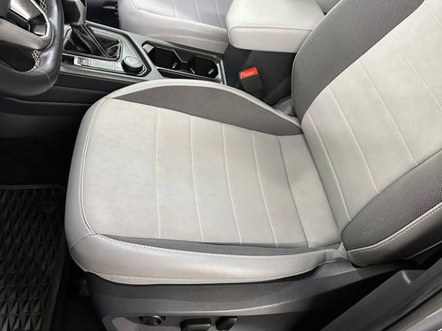 Used 2022 Volkswagen Taos SE w/ Panoramic Sunroof Package image 14