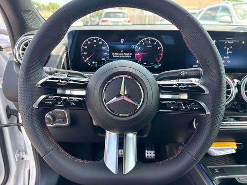 New 2026 Mercedes-Benz GLB 250 image 10