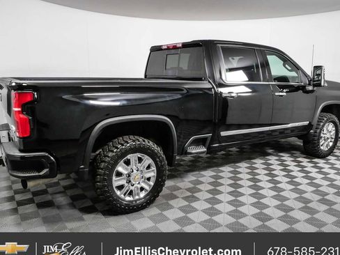 Used 2025 Chevrolet Silverado 2500 High Country w/ High Country Premium Package AWD/4WD image 2