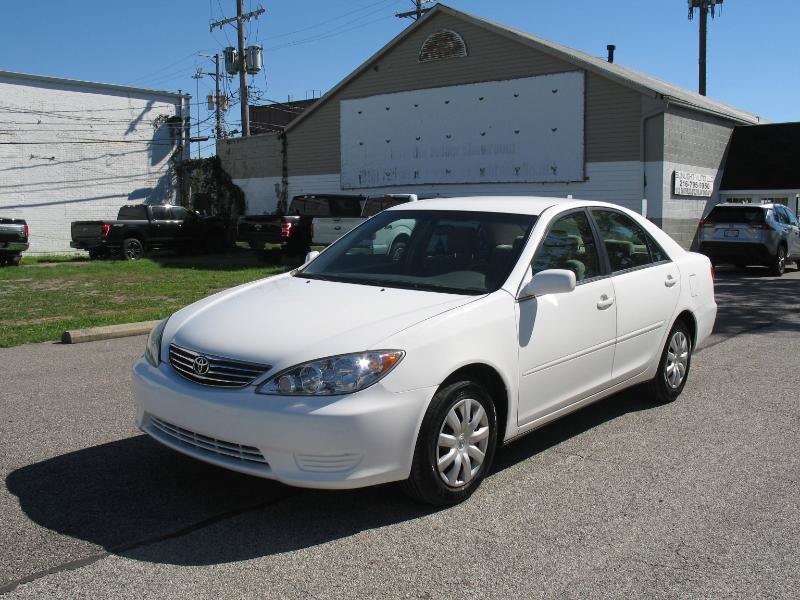 Used 2005 Toyota Camry LE FWD image 3