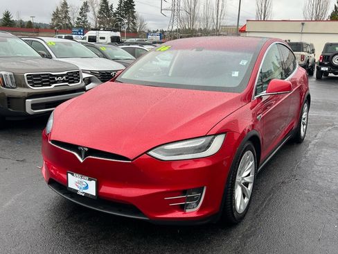 Used 2016 Tesla Model X 90D image 5