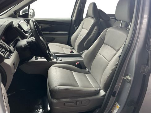 Used 2019 Honda Pilot Touring image 9