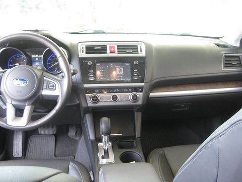 Used 2017 Subaru Outback 2.5i Limited AWD/4WD image 29