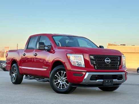Certified 2024 Nissan Titan SV w/ SV Convenience Package image 2