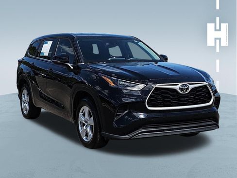Used 2023 Toyota Highlander L FWD image 1