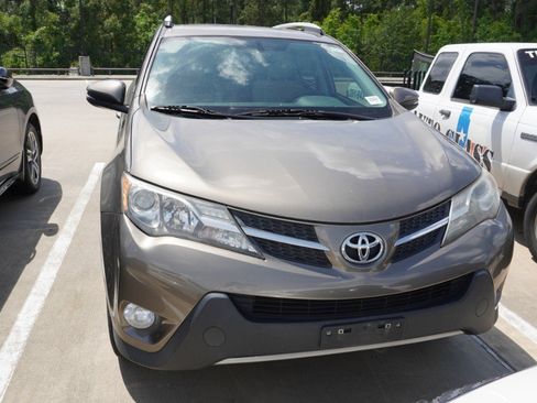 Used 2015 Toyota RAV4 XLE image 2