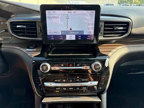 Used 2022 Ford Explorer Limited w/ Equipment Group 301A AWD/4WD image 11