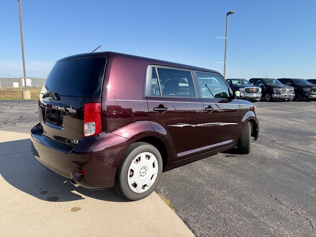 Used 2012 Scion xB FWD image 2