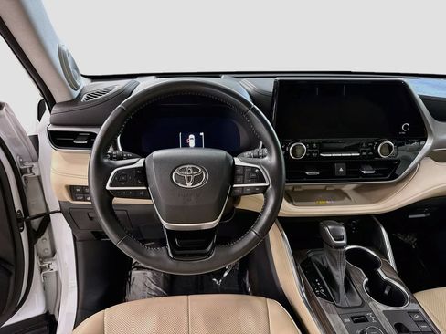 Used 2023 Toyota Highlander Platinum AWD/4WD image 26
