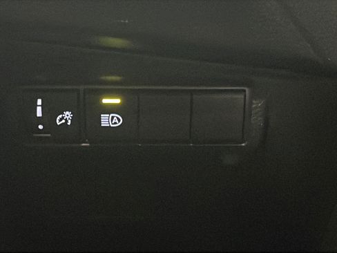 Used 2023 Toyota Corolla Cross LE FWD image 34