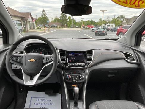 Used 2021 Chevrolet Trax LT w/ Sport Edition FWD image 12