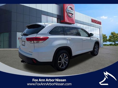 Used 2019 Toyota Highlander XLE AWD/4WD image 5