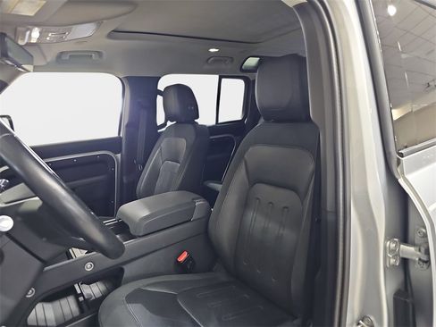 Used 2020 Land Rover Defender 110 First Edition image 17
