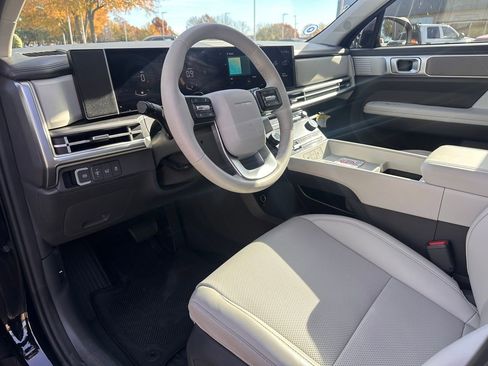 Certified 2025 Hyundai Santa Fe SEL image 19