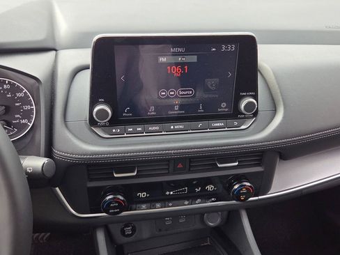 Used 2025 Nissan Rogue SV image 16