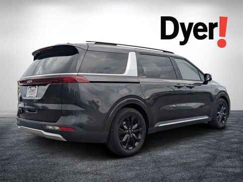 Certified 2022 Kia Carnival SX FWD image 3