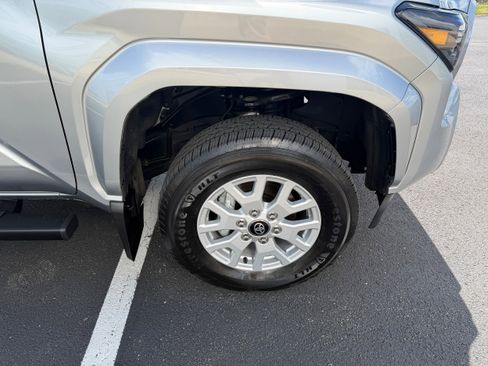 Used 2025 Toyota Tacoma SR5 AWD/4WD image 12