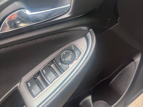 Used 2017 Chevrolet Malibu LT FWD image 18