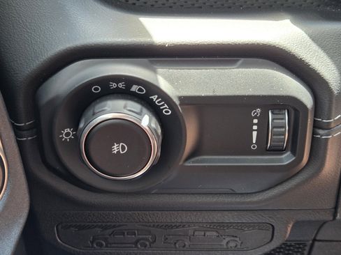 Used 2024 Jeep Wrangler Unlimited Rubicon AWD/4WD image 17
