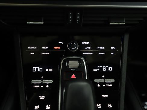 Used 2021 Porsche Cayenne w/ Premium Package Plus AWD/4WD image 24