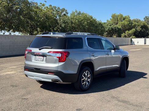 Used 2023 GMC Acadia SLE w/ Driver Convenience Package FWD image 3