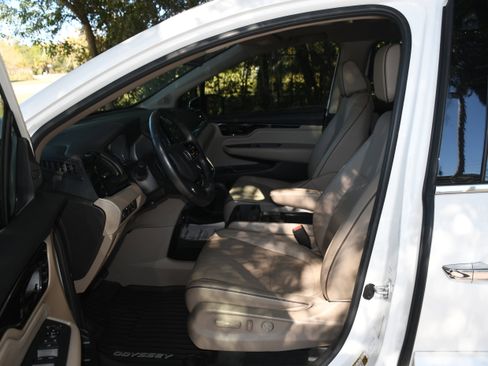 Used 2023 Honda Odyssey Elite image 8