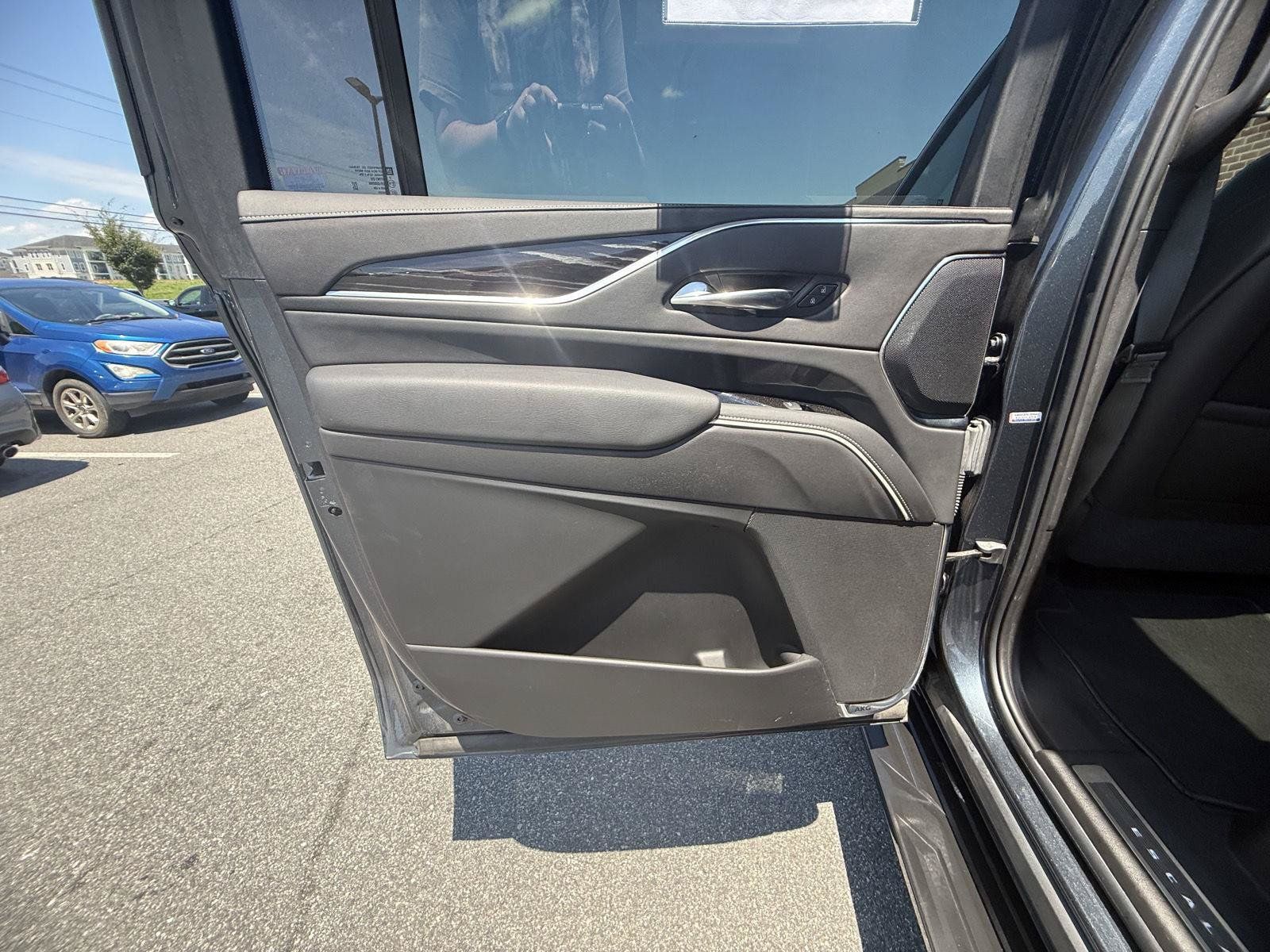 Used 2021 Cadillac Escalade ESV Sport w/ Driver Assist Tech Package AWD/4WD image 27