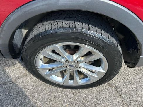 Used 2018 Ford Explorer XLT w/ Equipment Group 202A AWD/4WD image 9