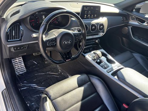 Used 2018 Kia Stinger GT2 image 17