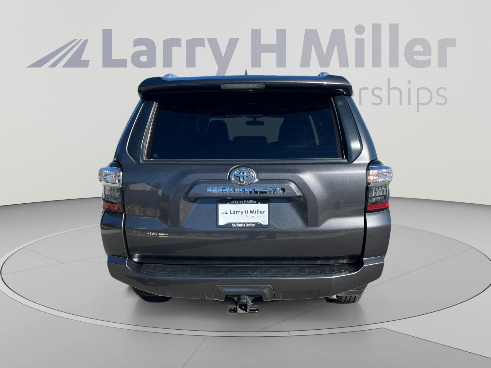 Used 2016 Toyota 4Runner SR5 AWD/4WD image 4