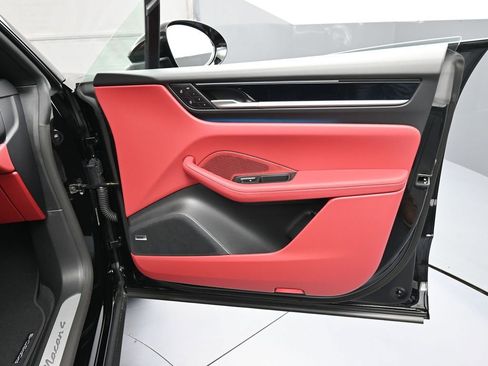 New 2026 Porsche Macan 4 Electric image 28