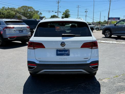 Used 2023 Volkswagen Taos SE w/ Panoramic Sunroof Package AWD/4WD image 6