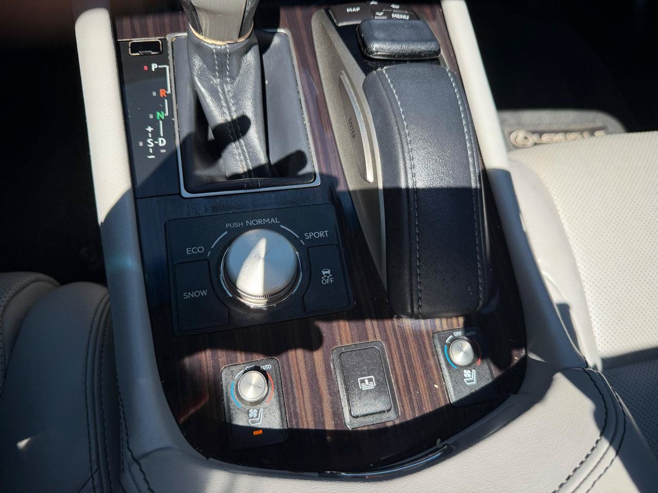 Used 2016 Lexus LS 460 w/ Comfort Package RWD image 9