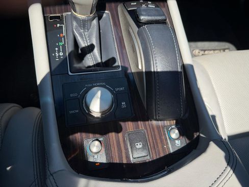 Used 2016 Lexus LS 460 Luxury w/ Comfort Package RWD image 9