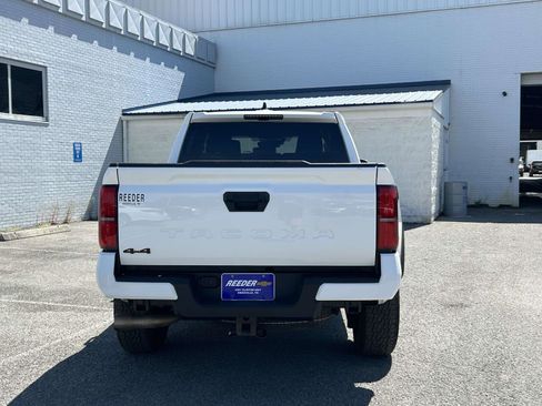 Used 2024 Toyota Tacoma TRD Off-Road image 4