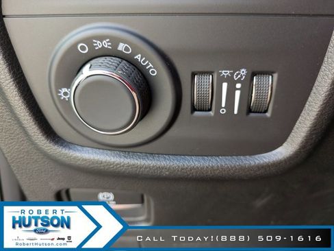 Used 2025 Jeep Grand Cherokee Altitude image 25