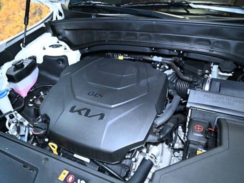 Used 2025 Kia Telluride EX w/ EX Captain's Chair Package image 19