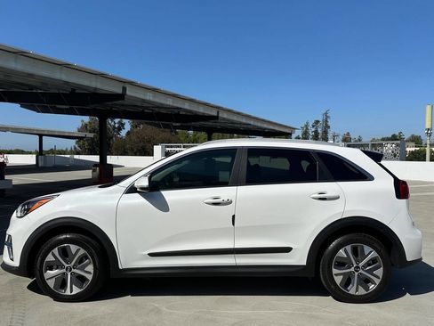 Used 2021 Kia Niro EX FWD image 7