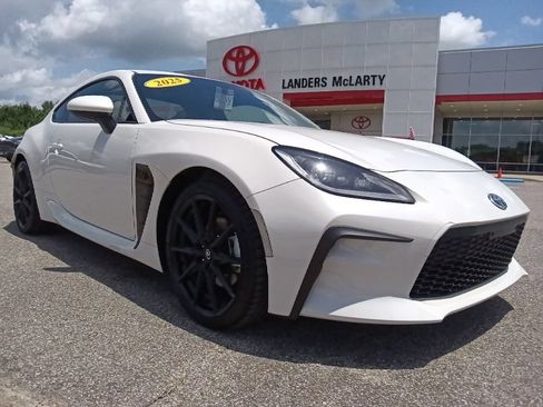 Used 2025 Toyota GR86 Premium RWD image 1