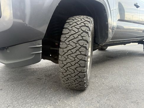 Used 2018 Toyota Tacoma SR w/ SR Convenience Package image 33