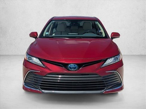 Used 2022 Toyota Camry XLE image 2