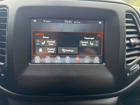 Used 2020 Jeep Compass Latitude w/ Cold Weather Group AWD/4WD image 17