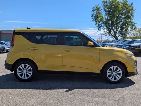 Used 2020 Kia Soul LX FWD image 3