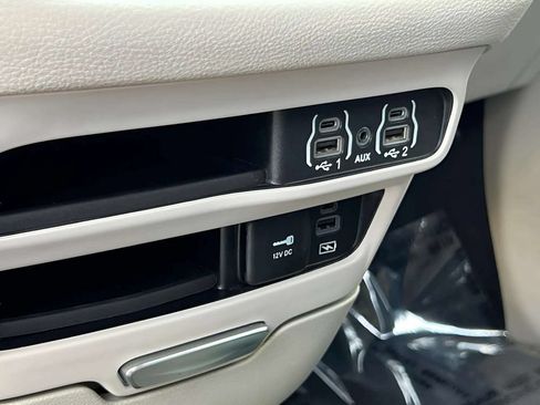 Used 2022 Chrysler Pacifica Touring-L FWD image 26