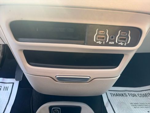 Used 2024 Chrysler Pacifica Touring-L FWD image 44