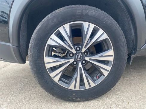 Used 2023 Nissan Rogue SV image 11