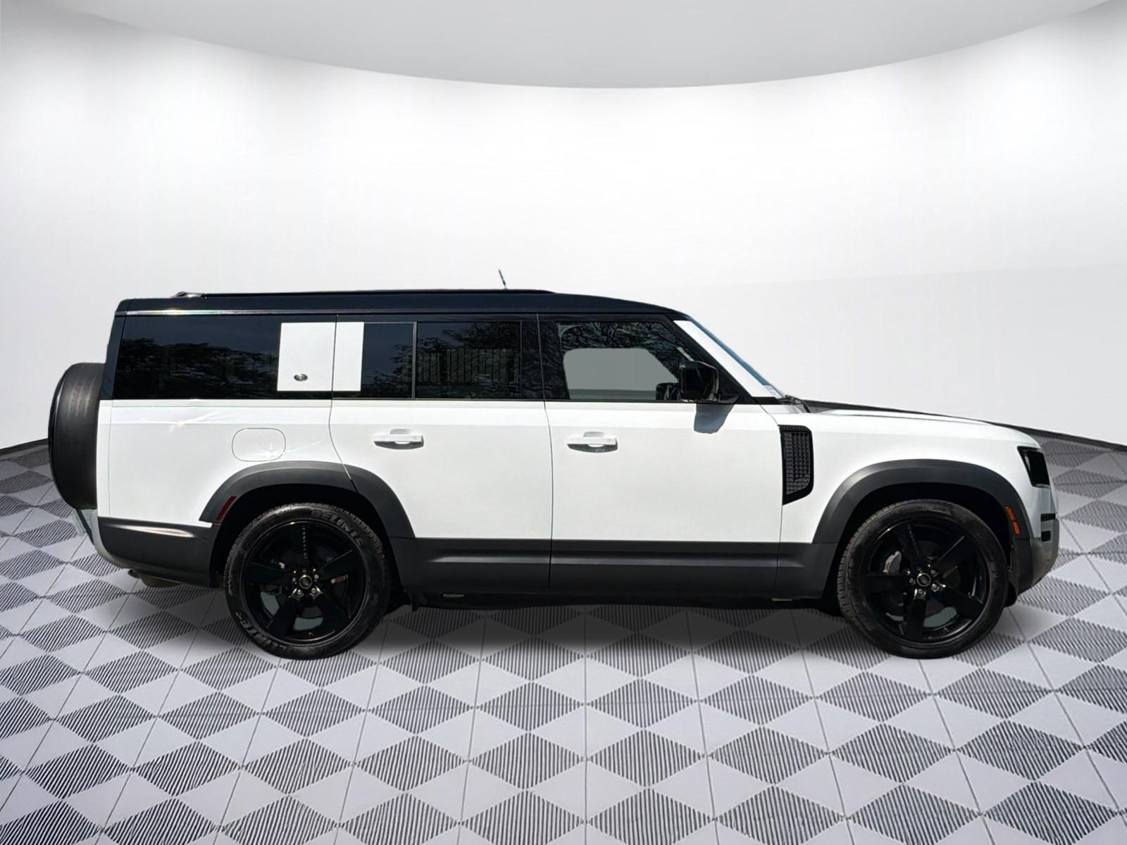 Used 2023 Land Rover Defender 130 SE AWD/4WD image 8
