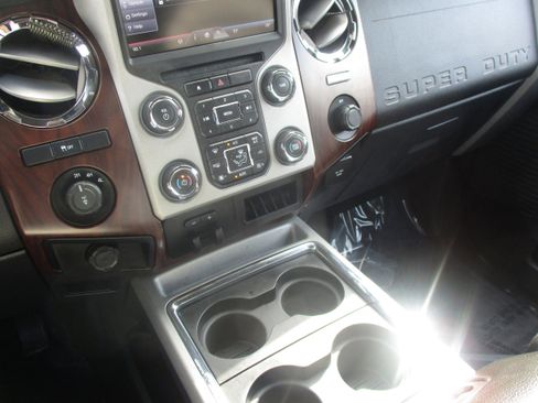Used 2014 Ford F250 Lariat w/ Chrome Package AWD/4WD image 30