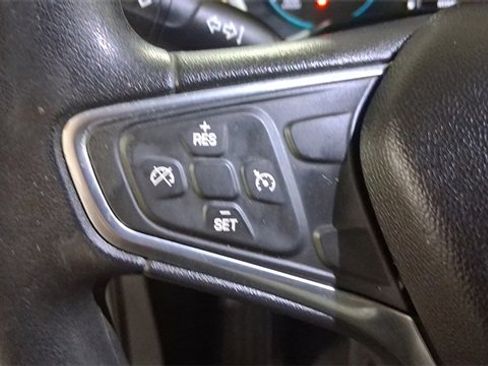 Used 2018 Chevrolet Equinox LS image 32