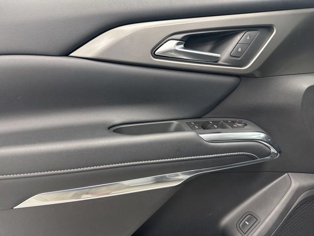 Used 2026 Chevrolet Traverse LT FWD image 9